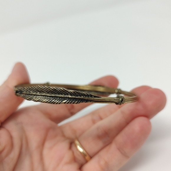 Boho Set of 3 Gold Bronze Tone Bangle Bracelets Wire Wrap Charms Feathers Owls - Picture 4 of 13